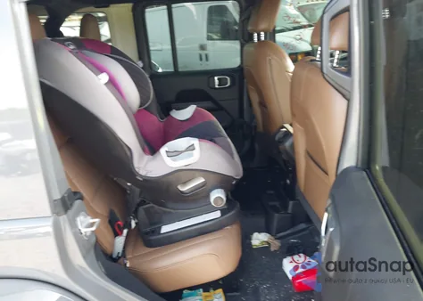 2021 Jeep Wrangler Unlimited Sahara 4X4 z USA, uszkodzony, nr VIN 1C4HJXEN5MW553677